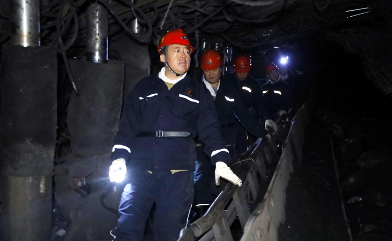 韓福生在新陸礦調(diào)研檢查時(shí)強(qiáng)調(diào) 解決制約企業(yè)發(fā)展瓶...